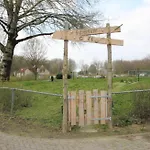 Vakantiehuis Gezellige Vakantiewoning Aan Het Water In - Recreational Only No Workers