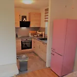 Gezellige Vakantiewoning Aan Het Water In - Recreational Only No Workers Vakantiehuis *