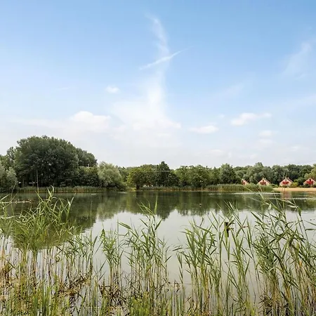 Gezellige Vakantiewoning Aan Het Water In - Recreational Only No Workers Casa de Férias
