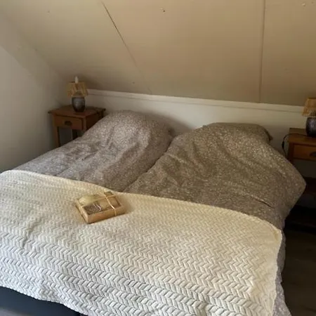Gezellige Vakantiewoning Aan Het Water In - Recreational Only No Workers Casa de Férias