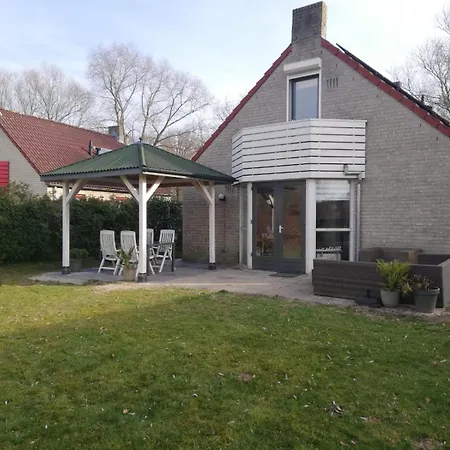 Gezellige Vakantiewoning Aan Het Water In - Recreational Only No Workers Сasa de vacaciones *