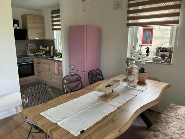 Gezellige Vakantiewoning Aan Het Water In - Recreational Only No Workers Semesterbostad