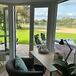 Gezellige Vakantiewoning Aan Het Water In - Recreational Only No Workers 펜션 *