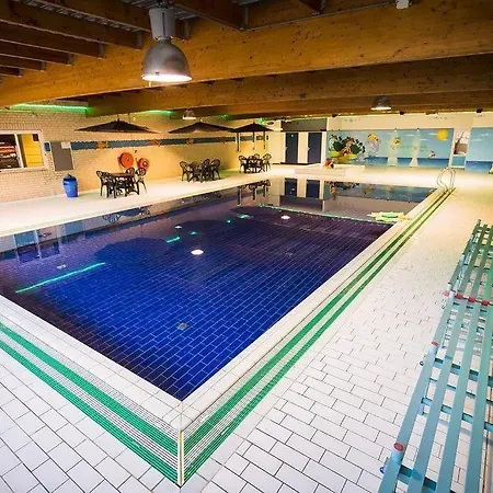 Gezellige Vakantiewoning Aan Het Water In - Recreational Only No Workers Nyaraló *