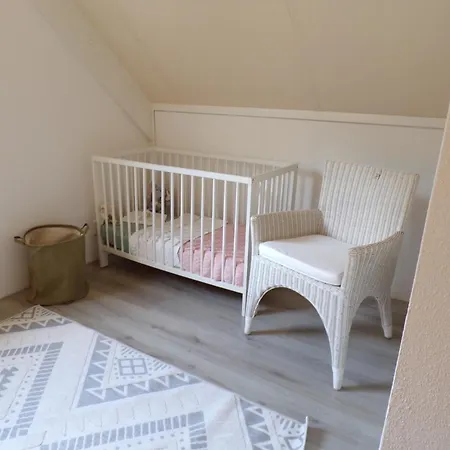 Gezellige Vakantiewoning Aan Het Water In - Recreational Only No Workers Nyaraló *