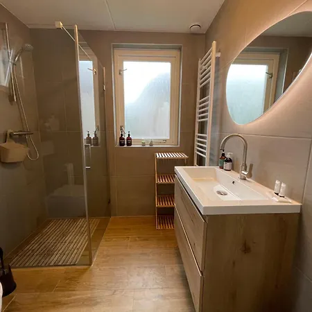 펜션 Gezellige Vakantiewoning Aan Het Water In - Recreational Only No Workers *