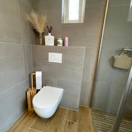 Gezellige Vakantiewoning Aan Het Water In - Recreational Only No Workers 펜션