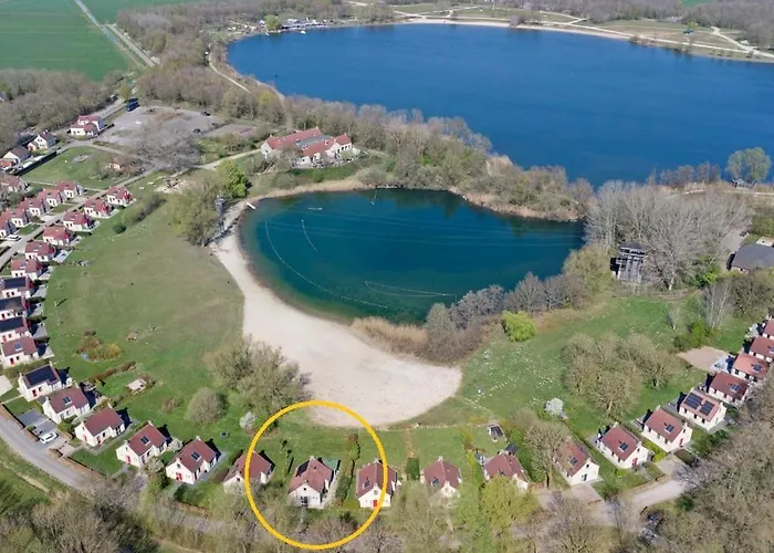 Gezellige Vakantiewoning Aan Het Water In - Recreational Only No Workers Nyaraló *